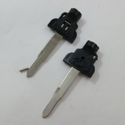 KYMCO КЛЮЧ С МЯСТО ЗА ЧИП И МАГНИТИ KYM4