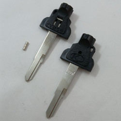 KYMCO КЛЮЧ С МЯСТО ЗА ЧИП И МАГНИТИ KYM4R